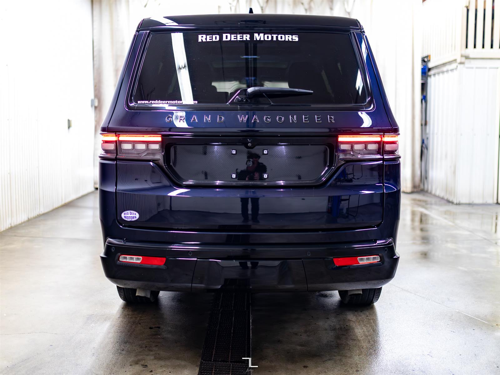 Jeep Grand Wagoneer L