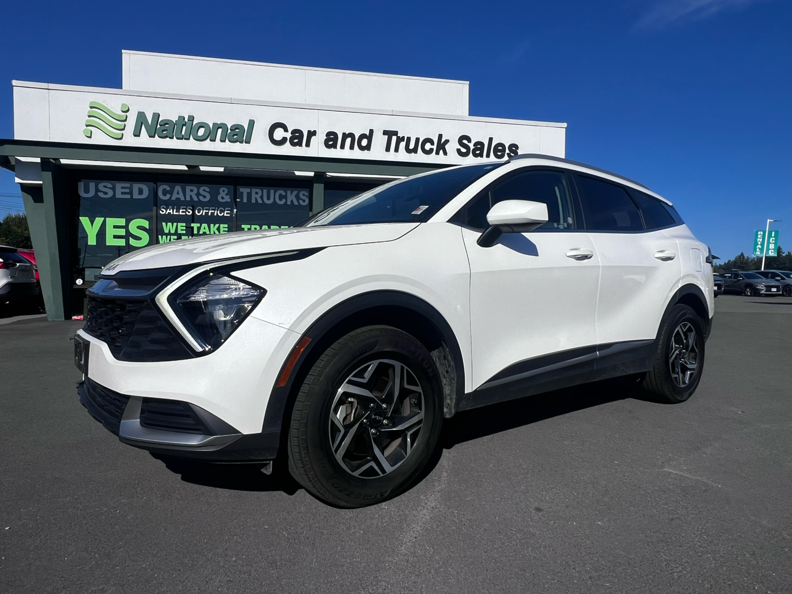 2023 Kia Sportage LX - Thumbnail 2