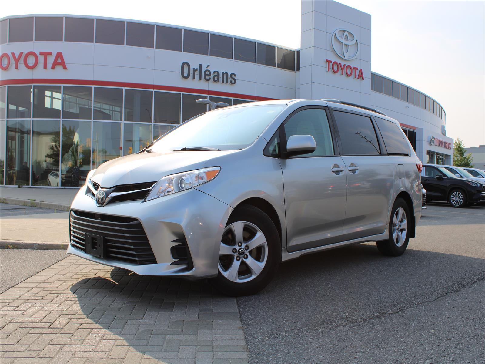 2019 Toyota Sienna LE-0