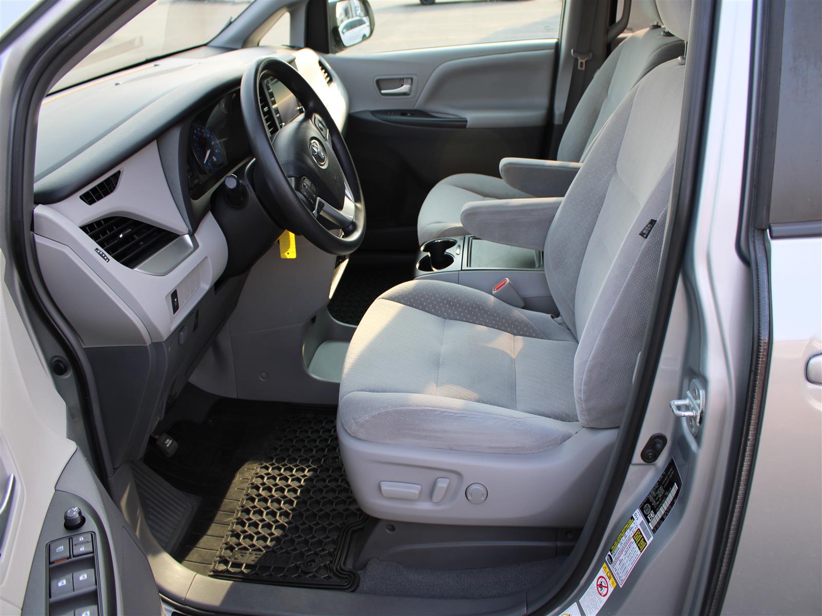 2019 Toyota Sienna10