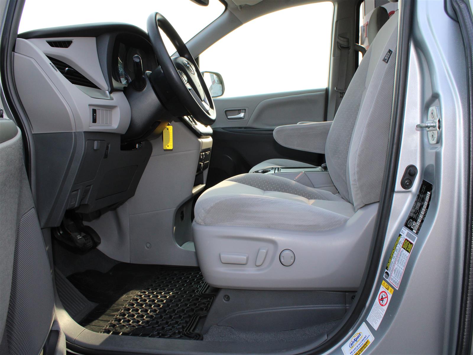 2019 Toyota Sienna11