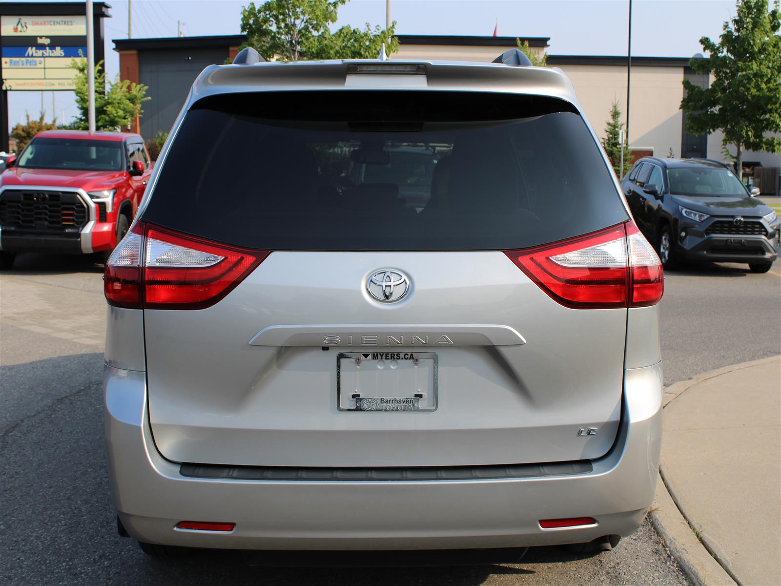 2019 Toyota Sienna5