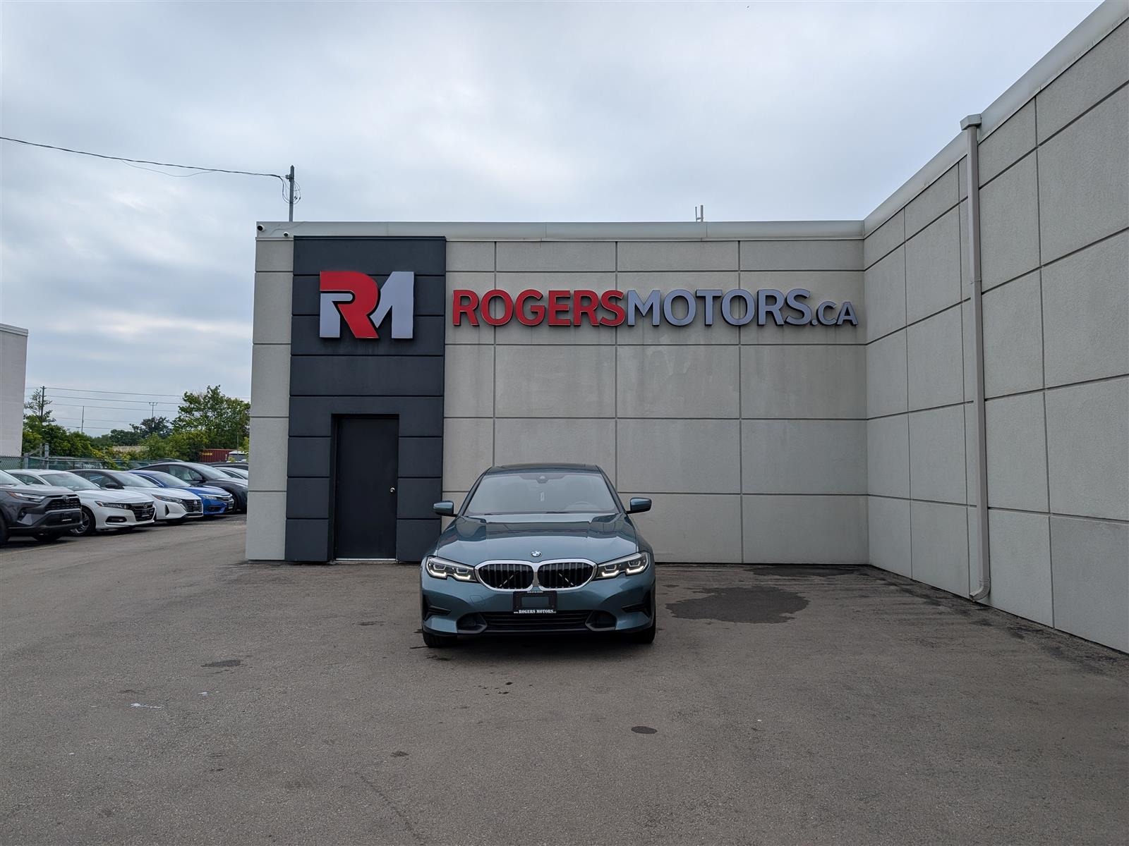BMW 330i