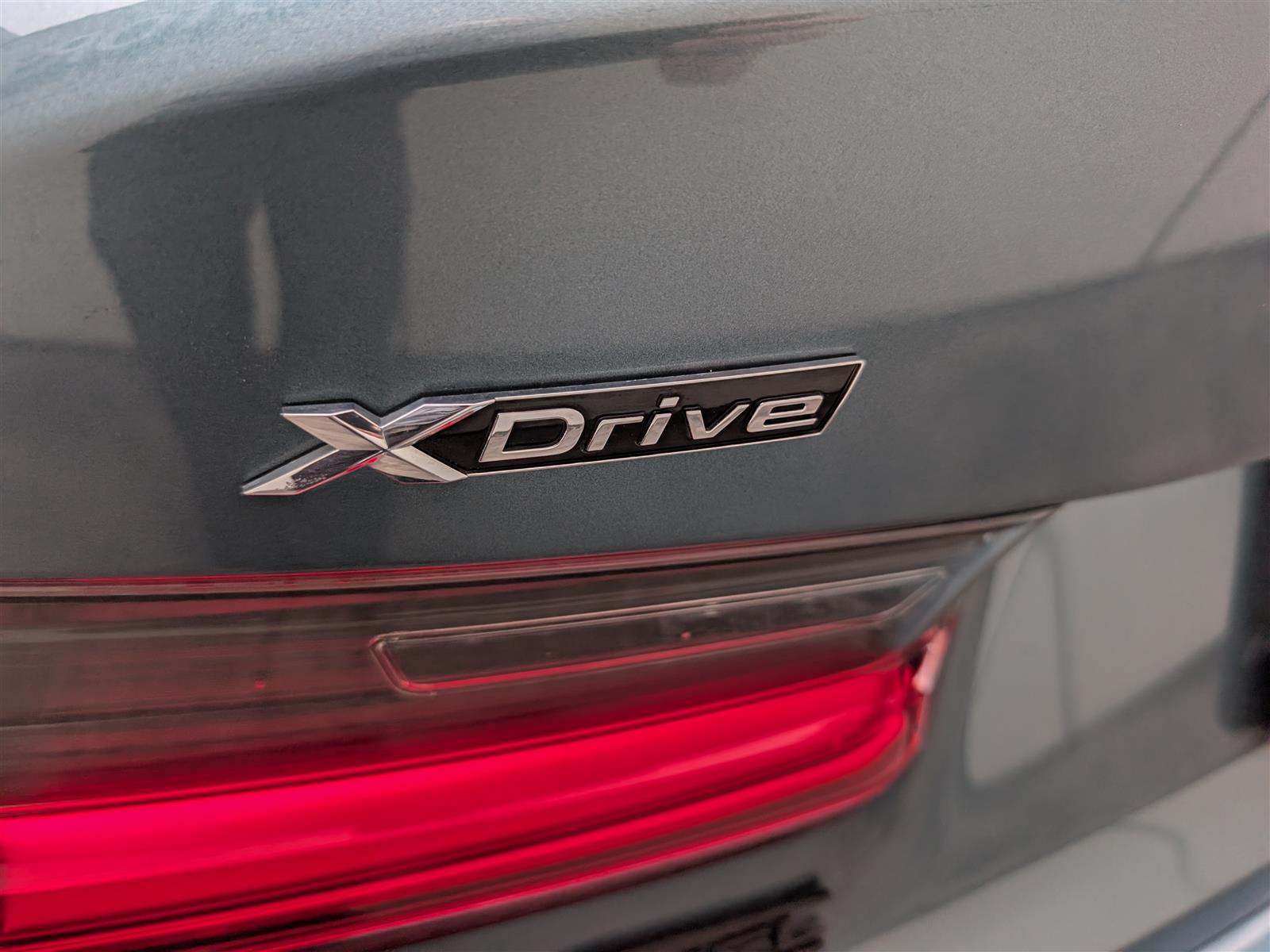 BMW 330i
