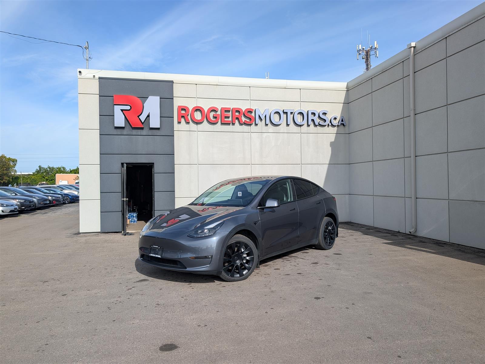 2023 Tesla Model Y LONG RANGE AWD - DUAL MOTOR - Main View