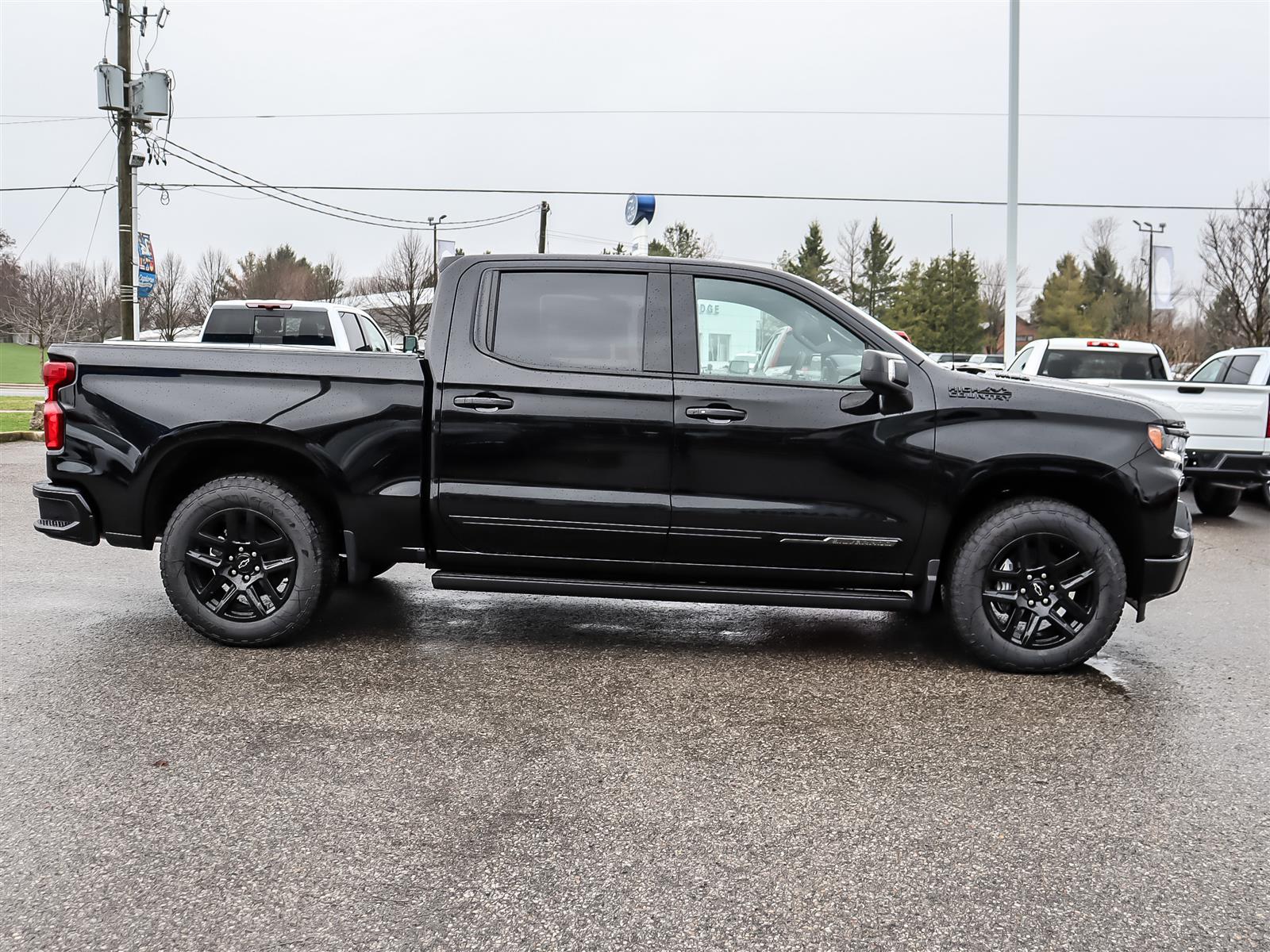 2026 Chevrolet Silverado 1500 Crew Cab Short Box 4-Wheel Drive High Country - Thumbnail 4