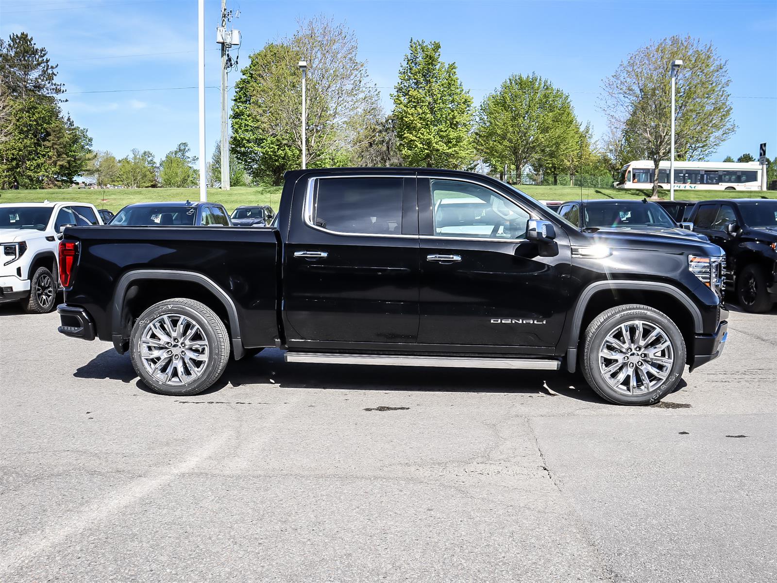 2026 GMC Sierra 1500 Crew Cab Short Box 4-Wheel Drive Denali - Thumbnail 4