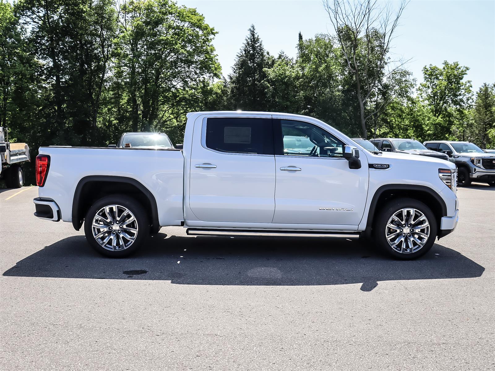 2026 GMC Sierra 1500 Crew Cab Short Box 4-Wheel Drive Denali - Thumbnail 4