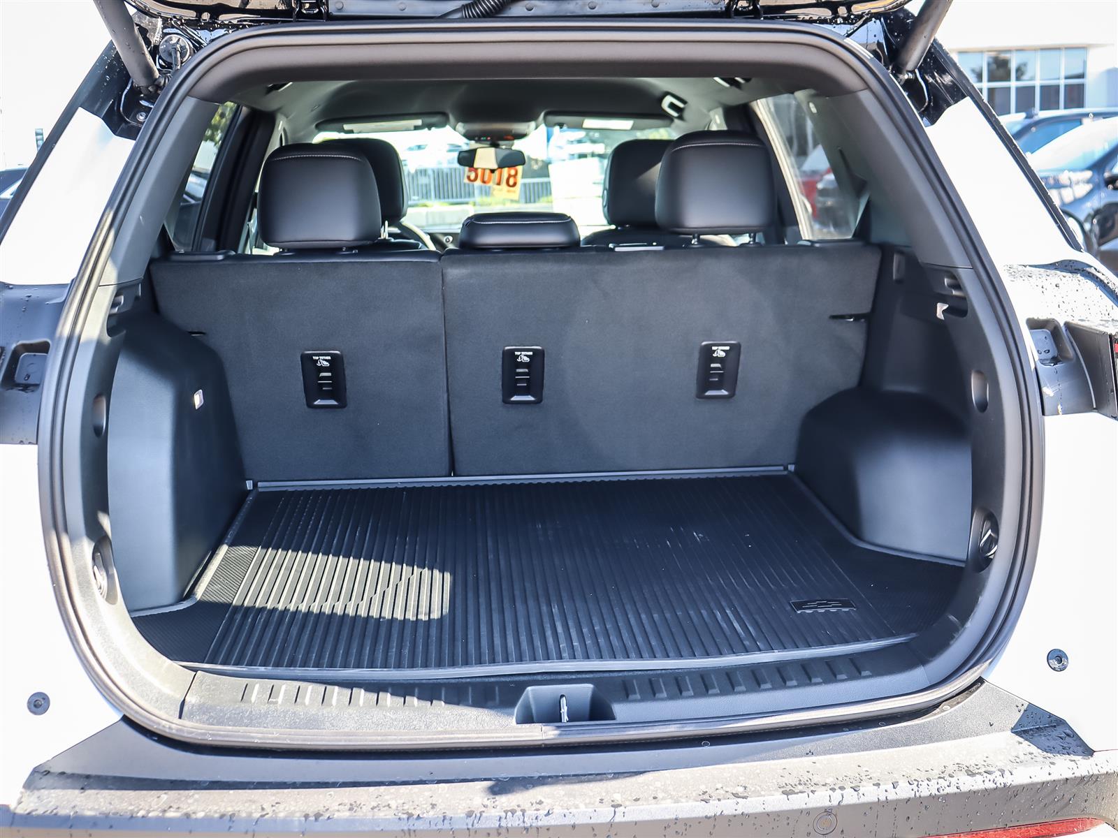 2027 Chevrolet Equinox AWD LT - Thumbnail 19
