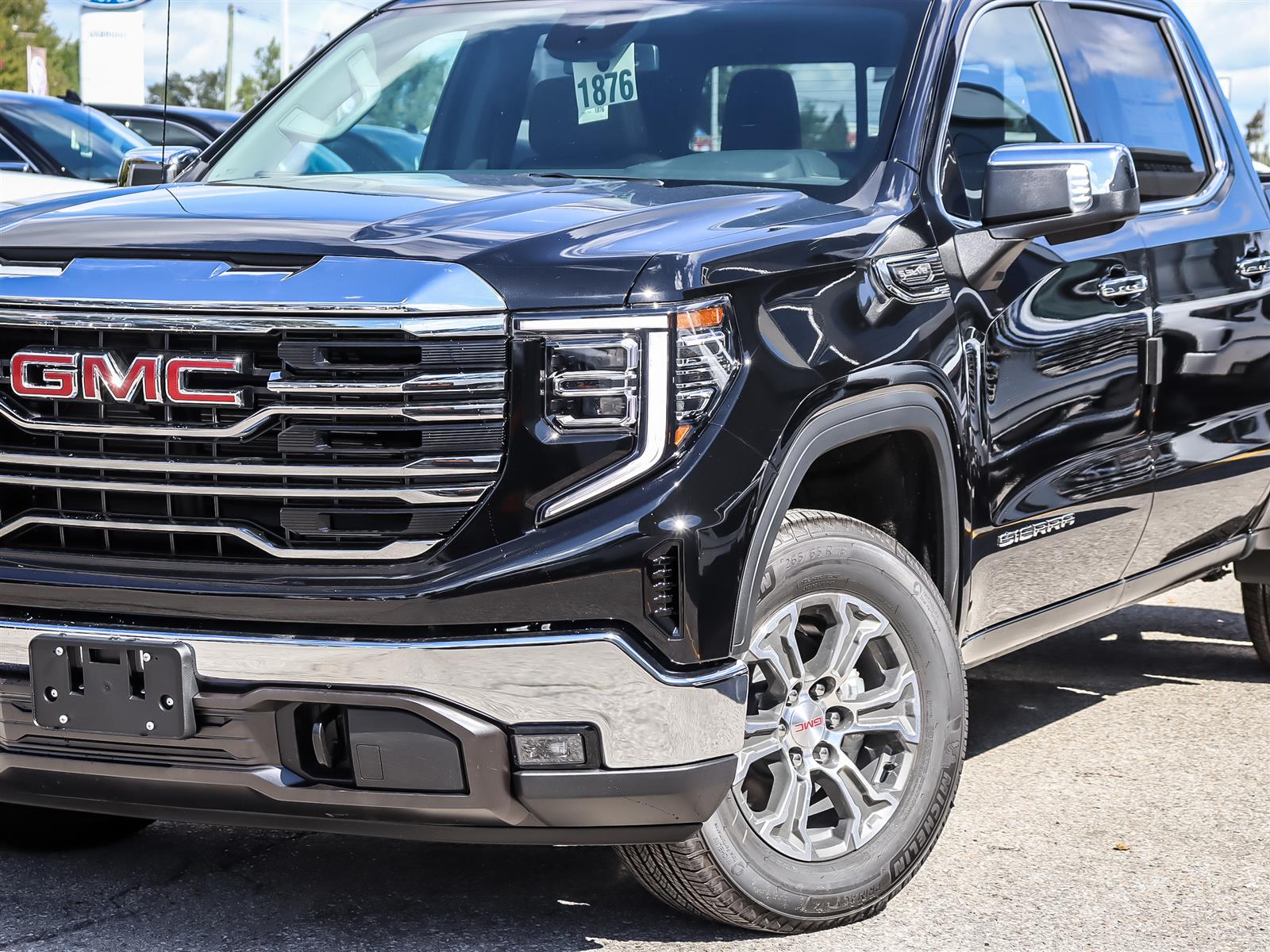 2026 GMC Sierra 1500 Crew Cab Short Box 4-Wheel Drive SLT - Thumbnail 2