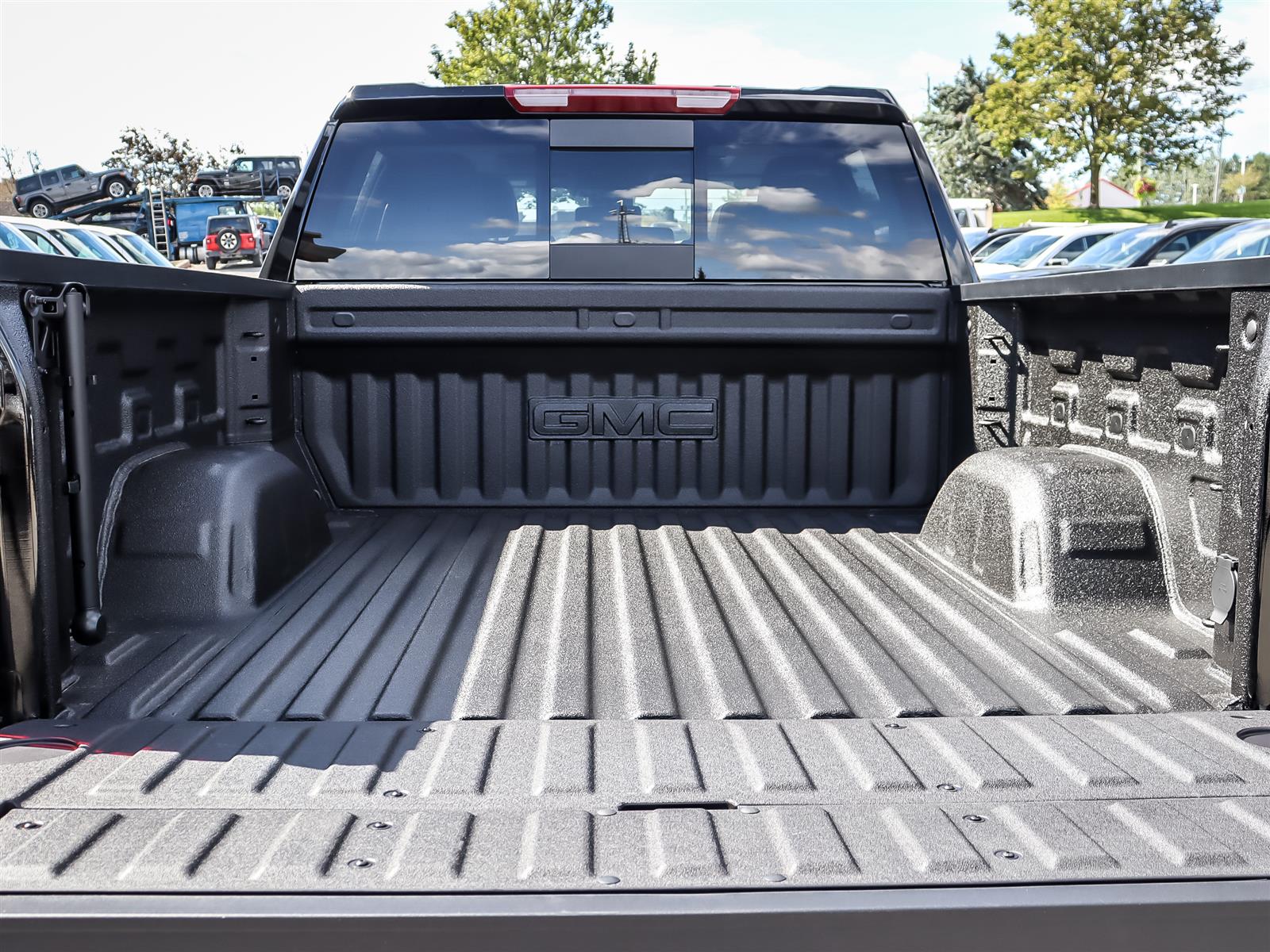 2026 GMC Sierra 1500 Crew Cab Short Box 4-Wheel Drive SLT - Thumbnail 21