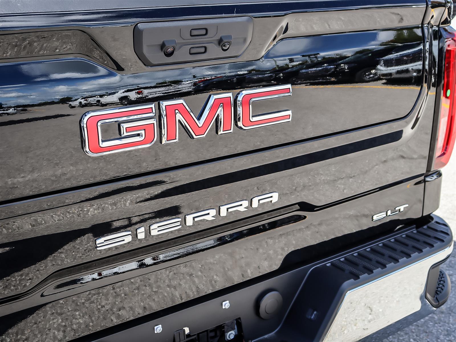 2026 GMC Sierra 1500 Crew Cab Short Box 4-Wheel Drive SLT - Thumbnail 22