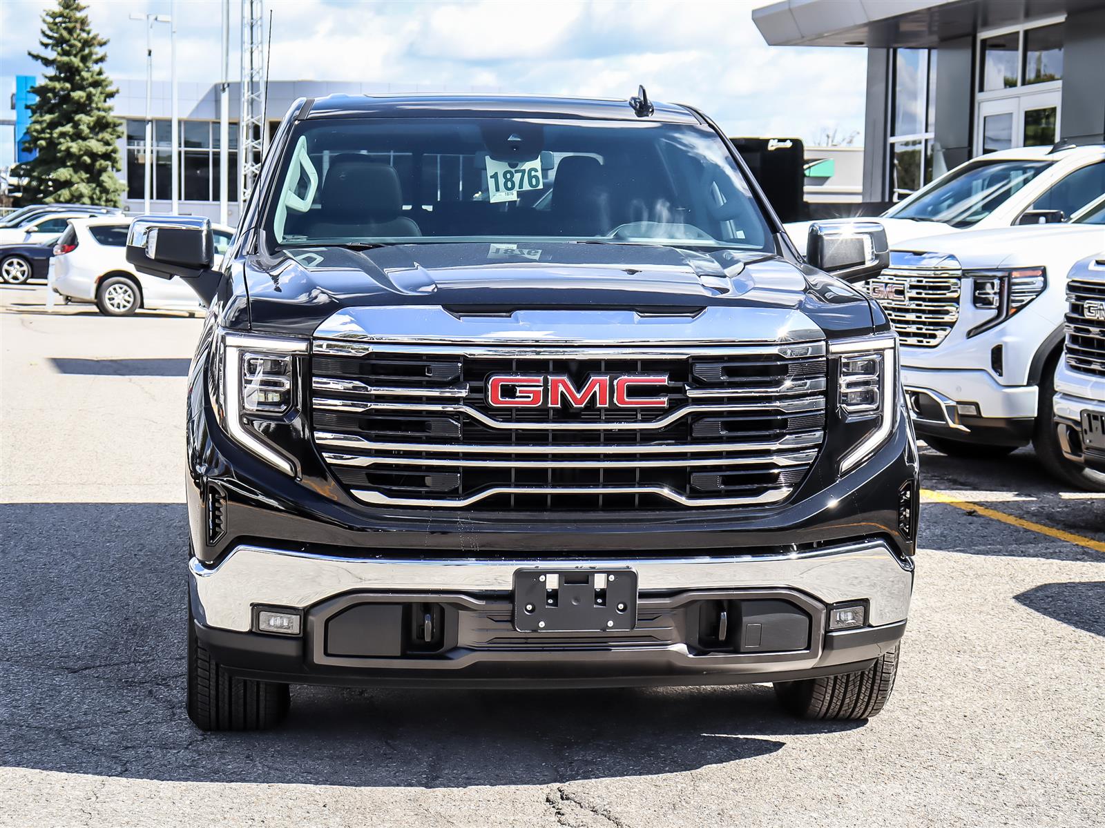 2026 GMC Sierra 1500 Crew Cab Short Box 4-Wheel Drive SLT - Thumbnail 3