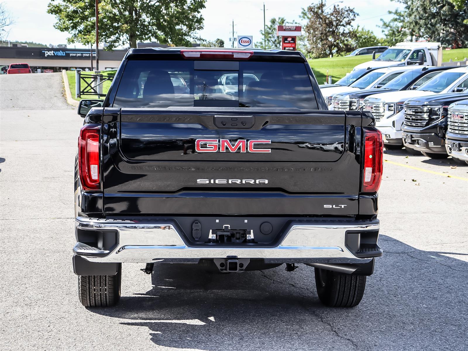 2026 GMC Sierra 1500 Crew Cab Short Box 4-Wheel Drive SLT - Thumbnail 5