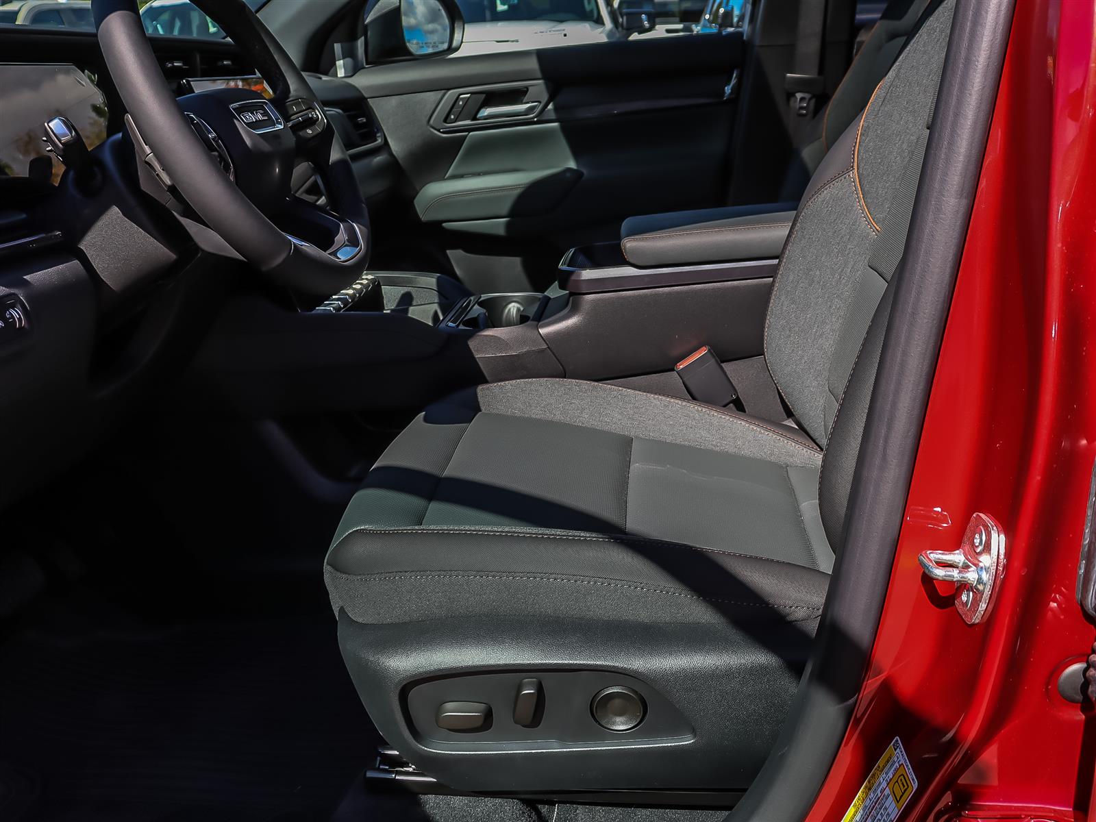 2027 GMC Terrain AWD AT4 - Thumbnail 10
