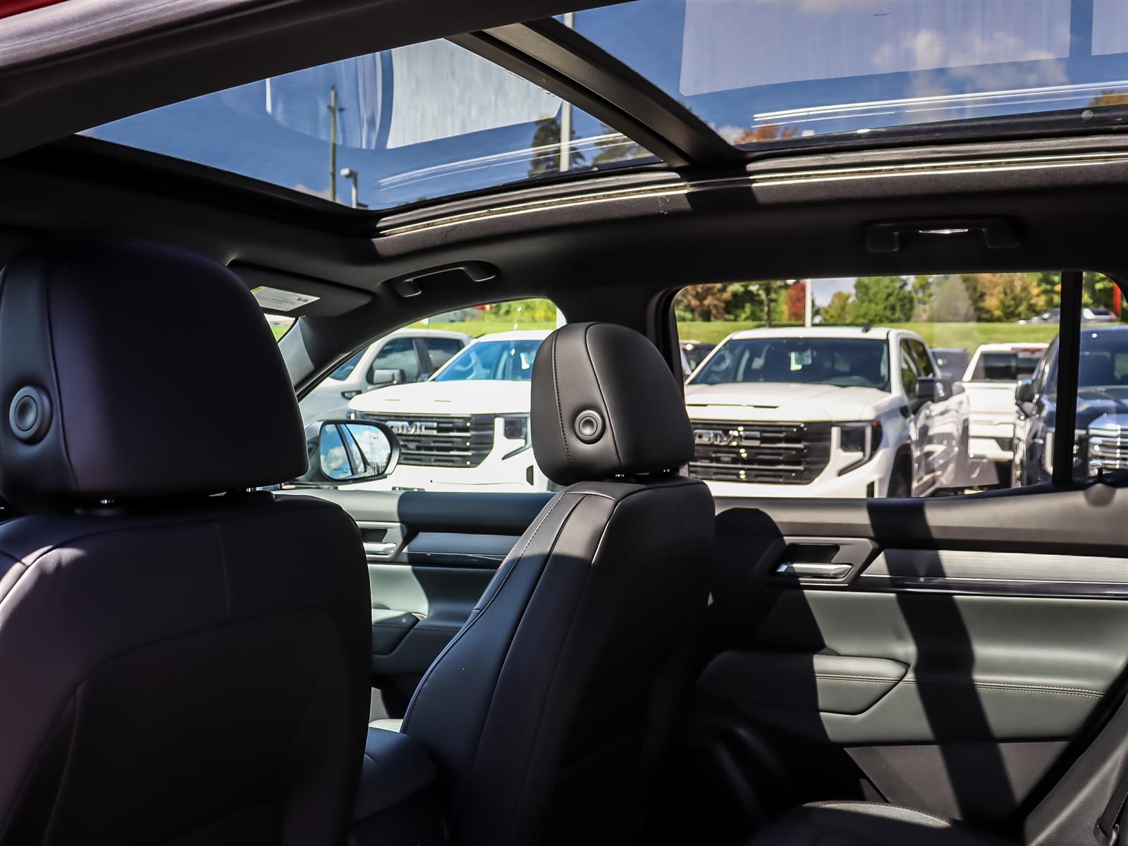 2027 GMC Terrain AWD AT4 - Thumbnail 12