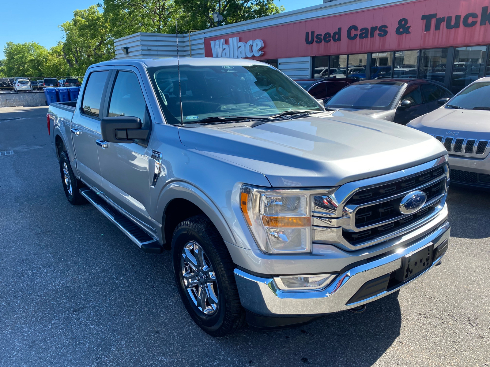 Silver 2022 Ford F-150 XLT SuperCrew 4WD Pickup Truck Four-Wheel Drive Automatic