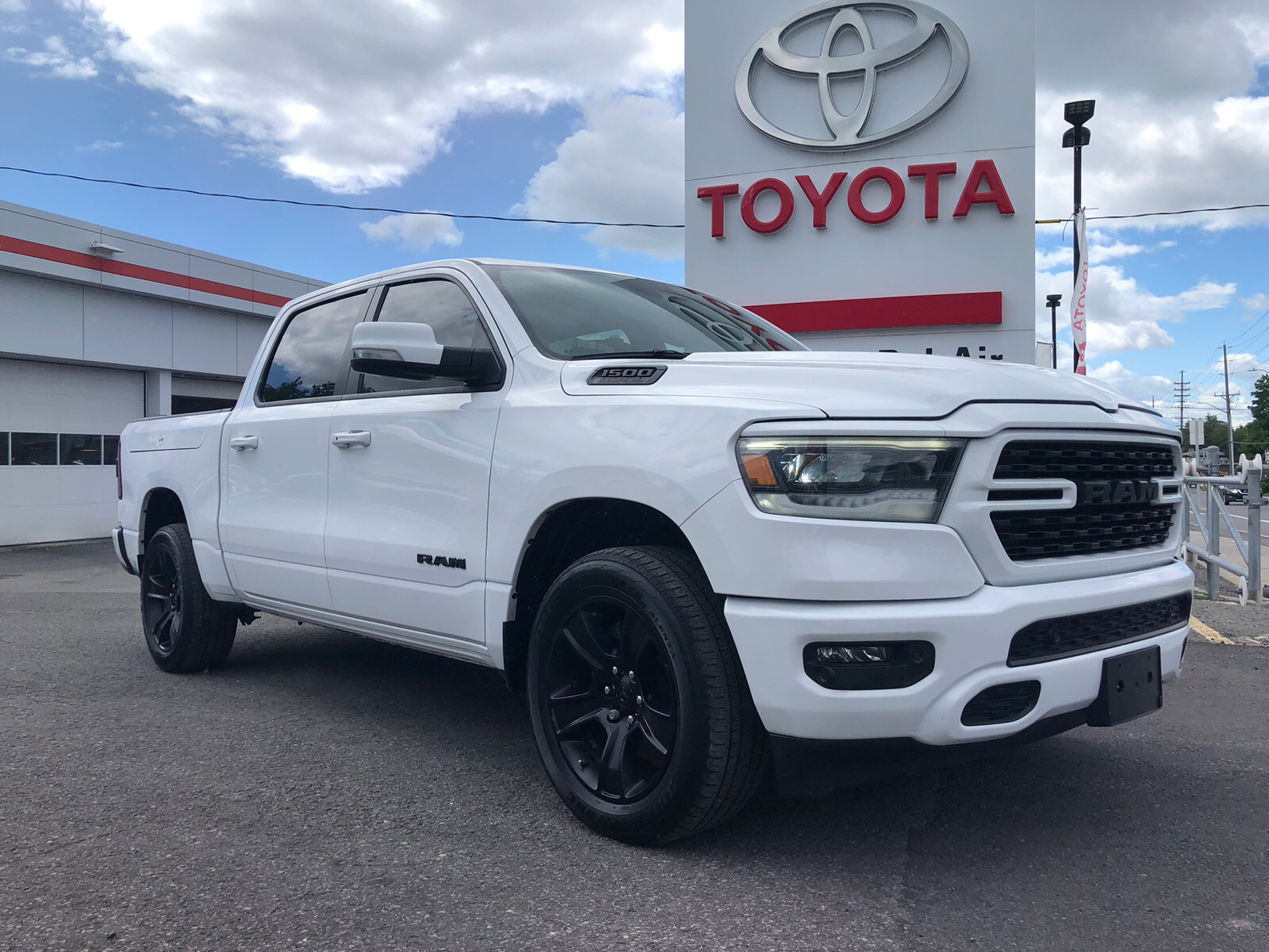 2022 Ram 1500 Sport / HEMI 5.7L