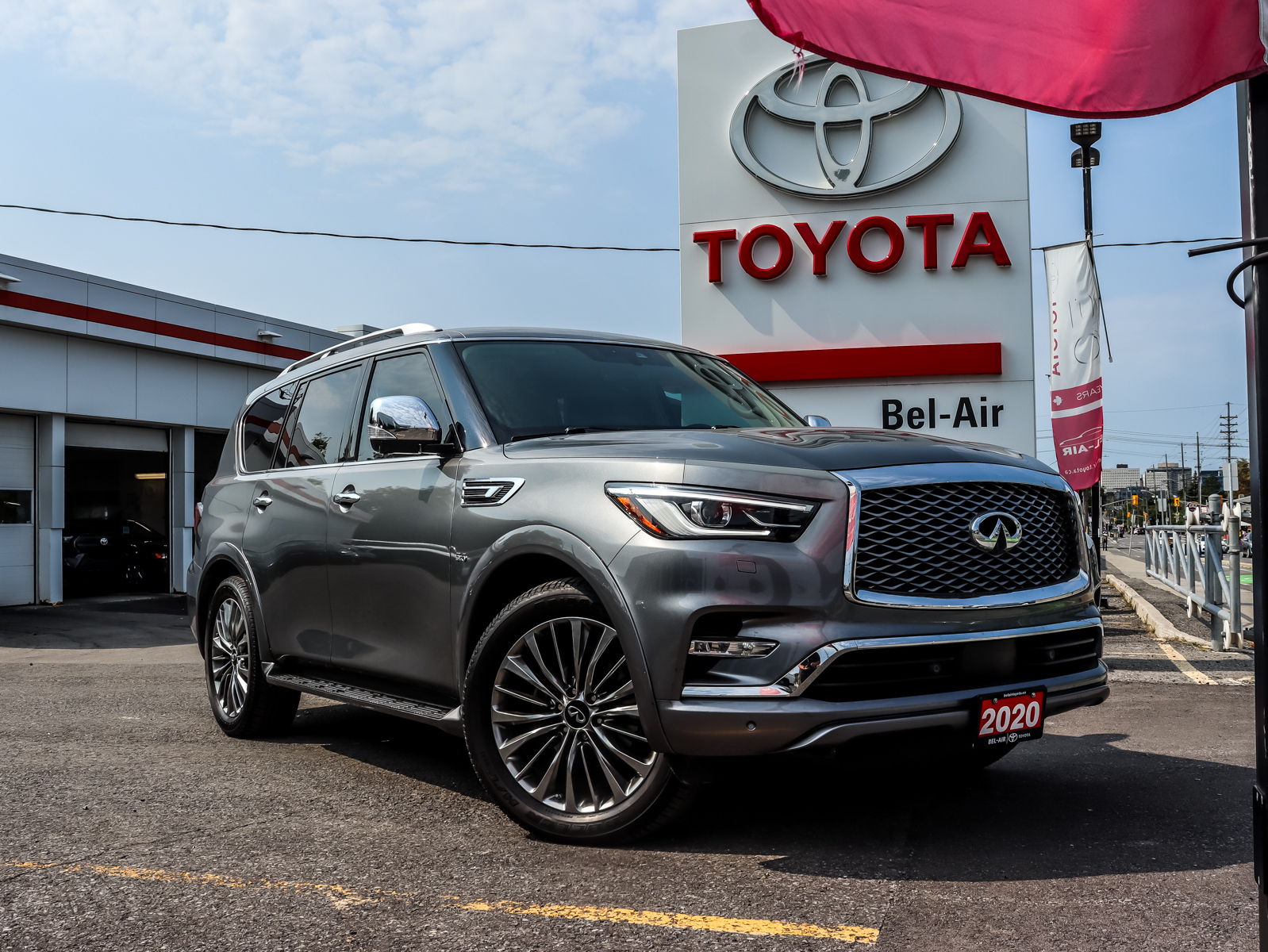 2020 Infiniti QX80 LUXE / 5.6L V8 / 7 PASSENGER