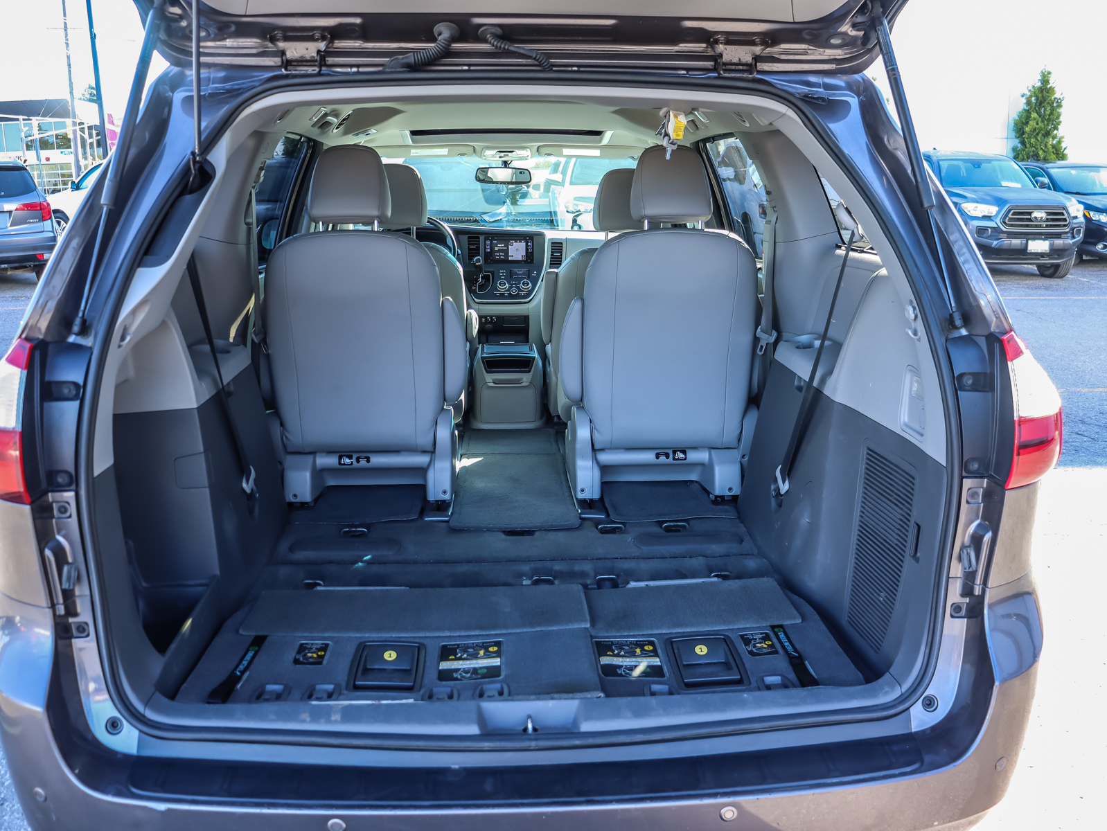 2015 Toyota Sienna19