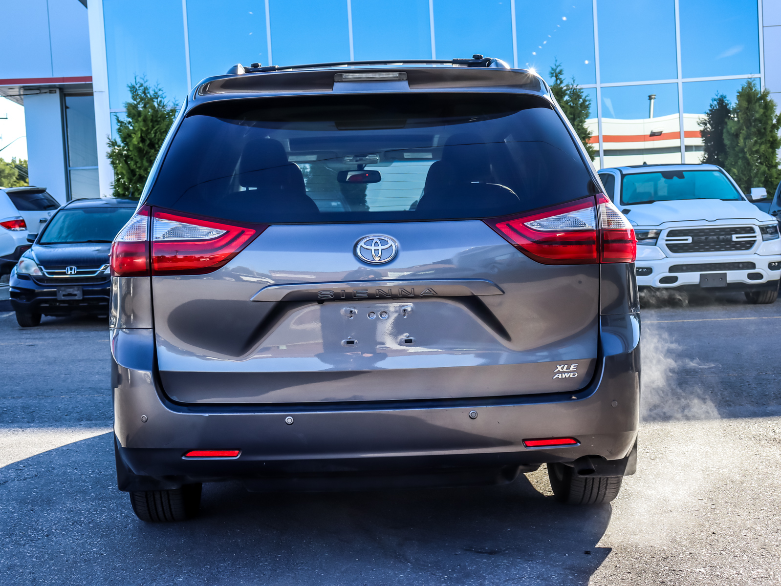 2015 Toyota Sienna4