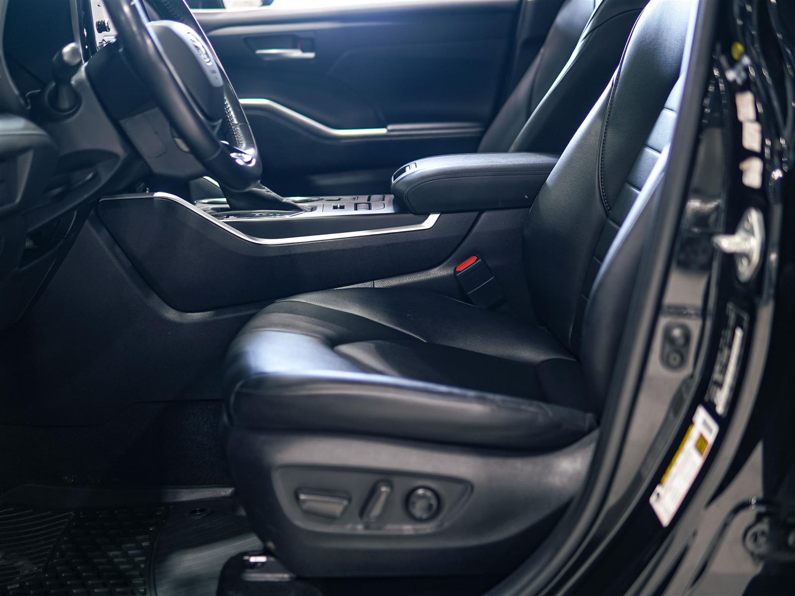 used 2020 Toyota Highlander car, priced at $33,463