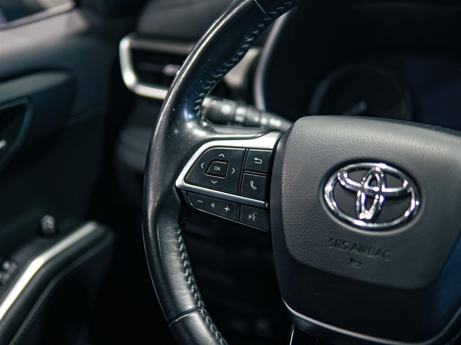 used 2020 Toyota Highlander car, priced at $33,463