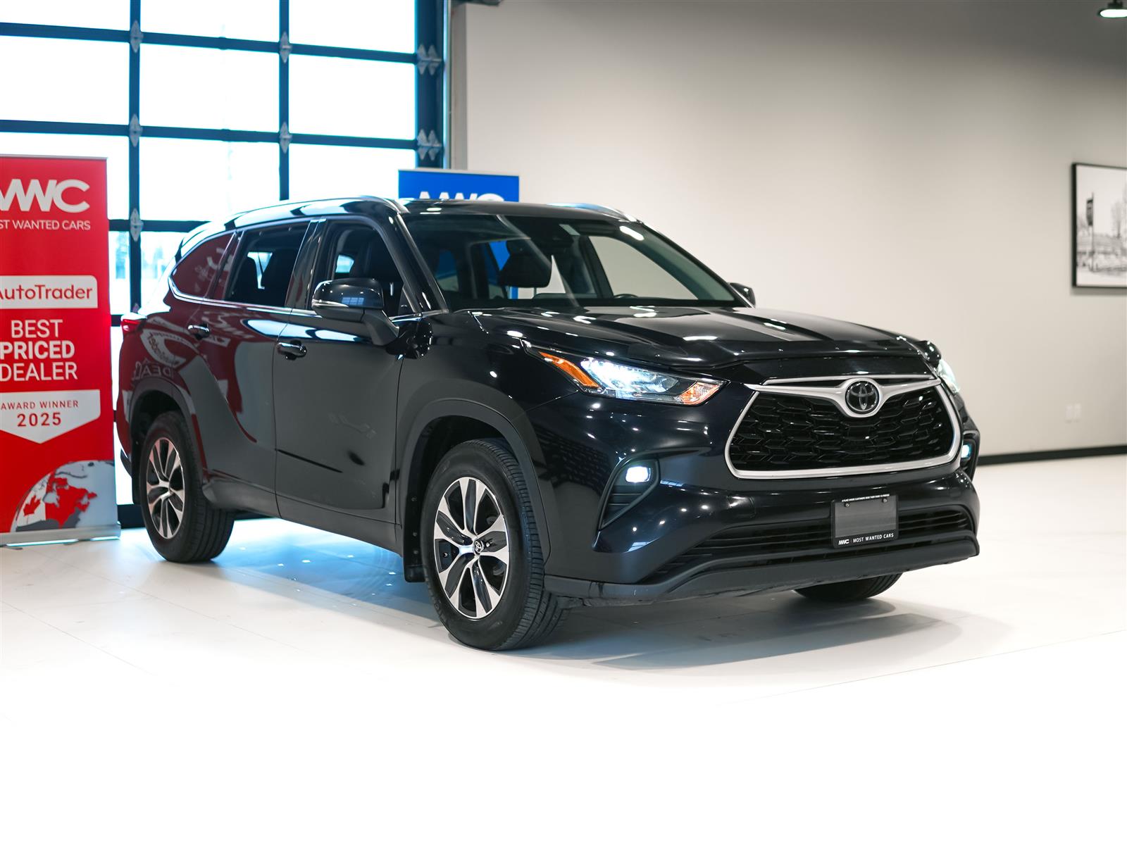 used 2020 Toyota Highlander car, priced at $33,463