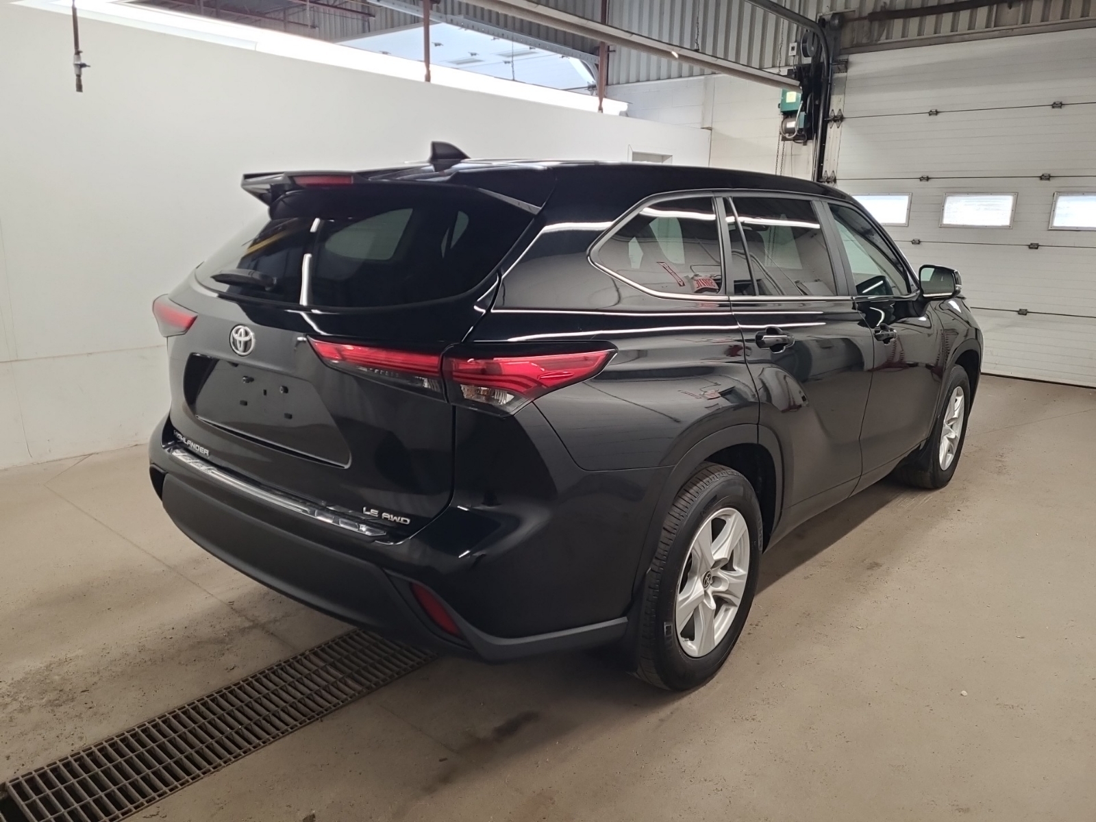 used 2023 Toyota Highlander car, priced at $39,863