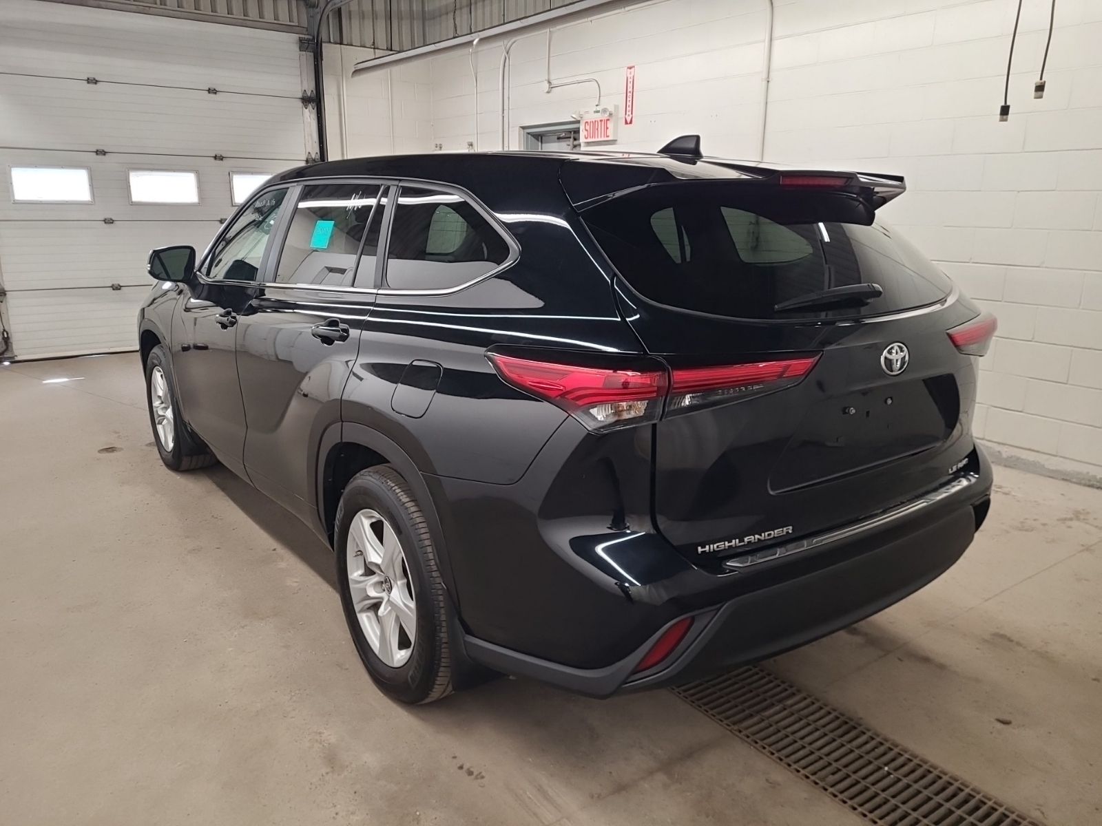 used 2023 Toyota Highlander car, priced at $39,863