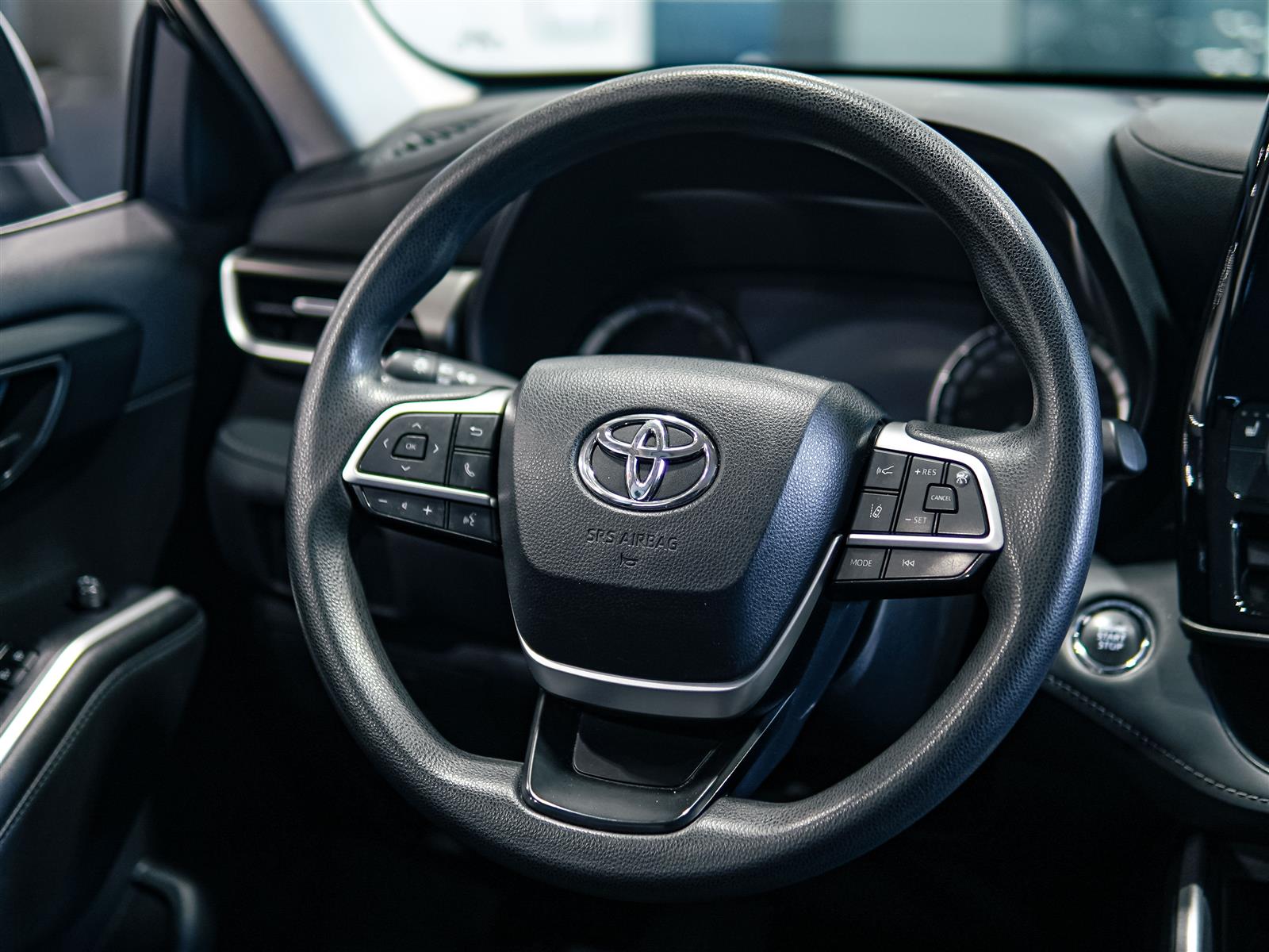 used 2023 Toyota Highlander car, priced at $38,392