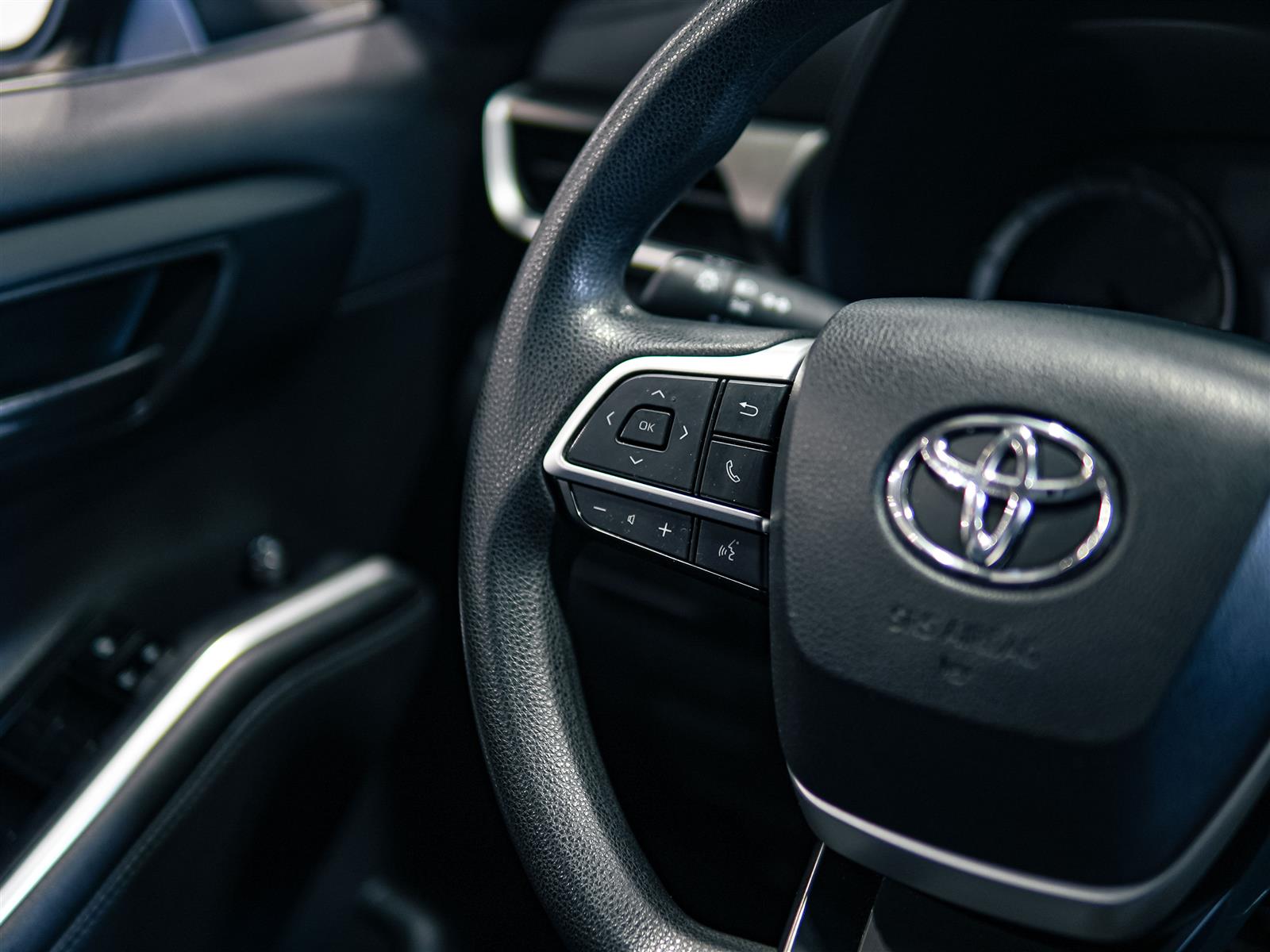 used 2023 Toyota Highlander car, priced at $38,392