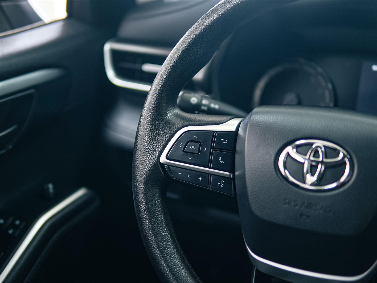 used 2022 Toyota Highlander car, priced at $33,496