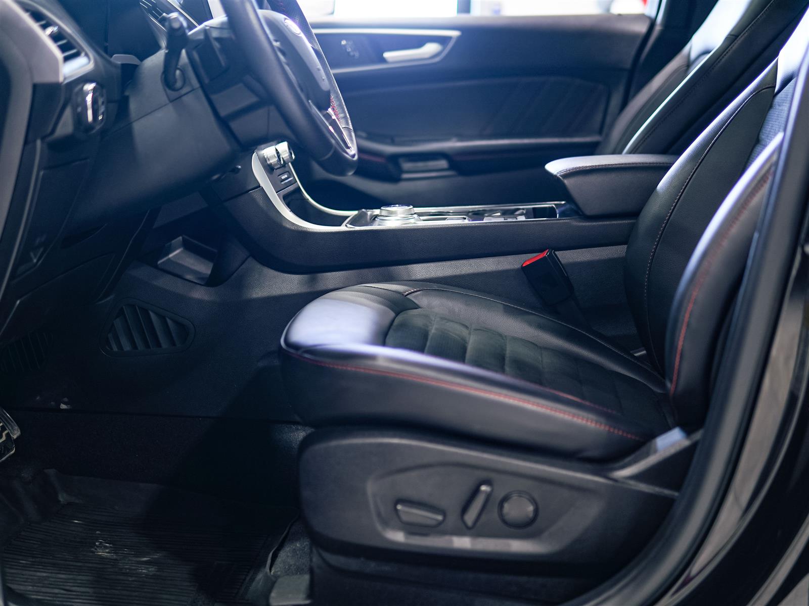 used 2024 Ford Edge car, priced at $31,493