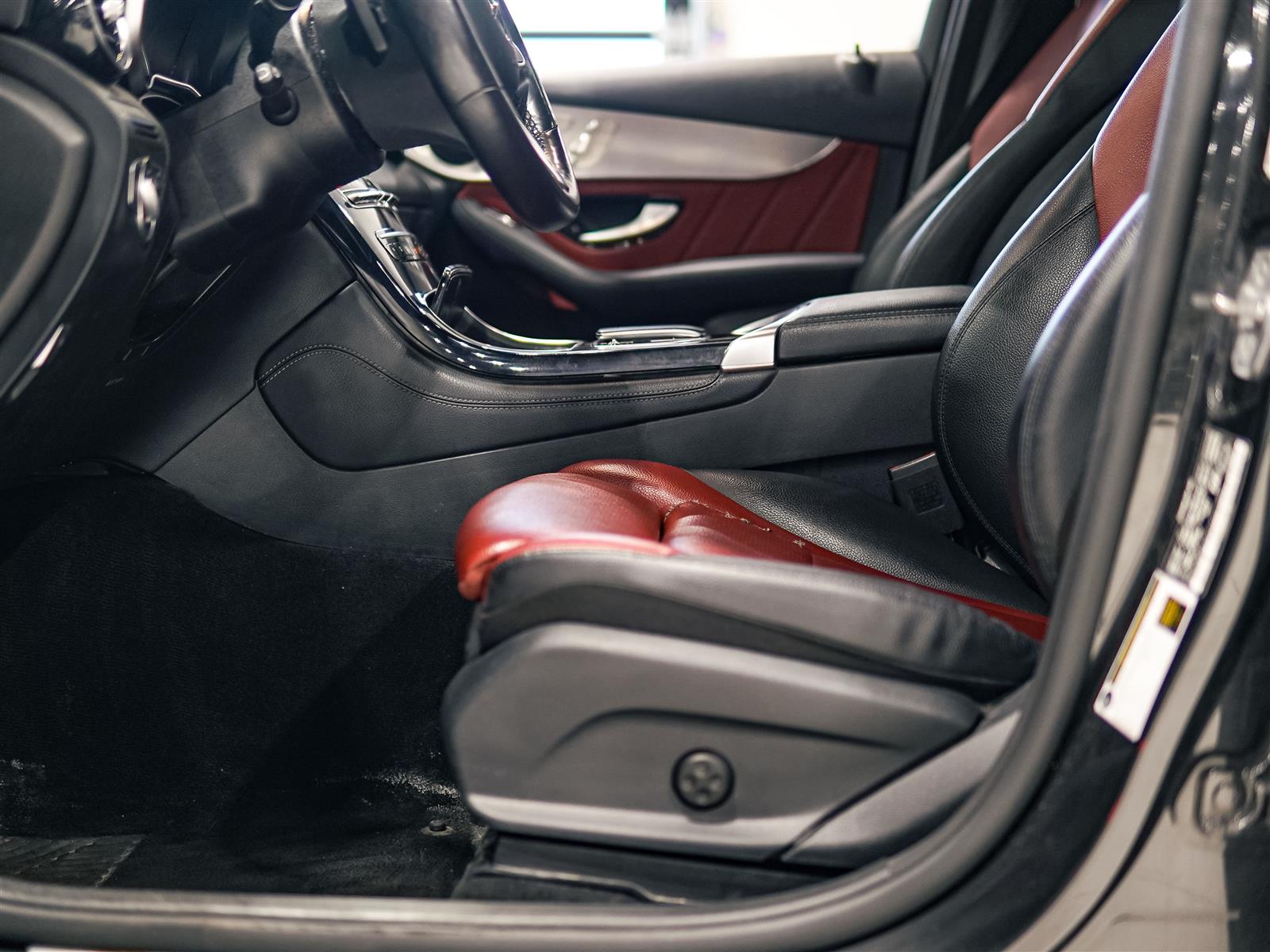 used 2020 Mercedes-Benz GLC 300 car, priced at $28,752