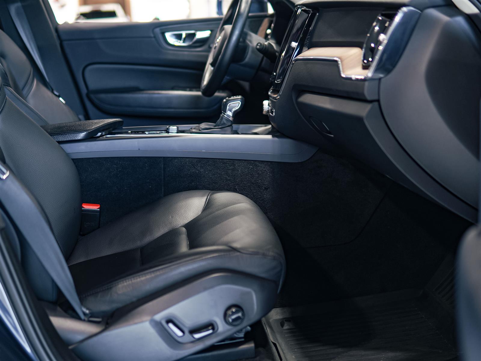used 2021 Volvo XC60 car, priced at $28,763