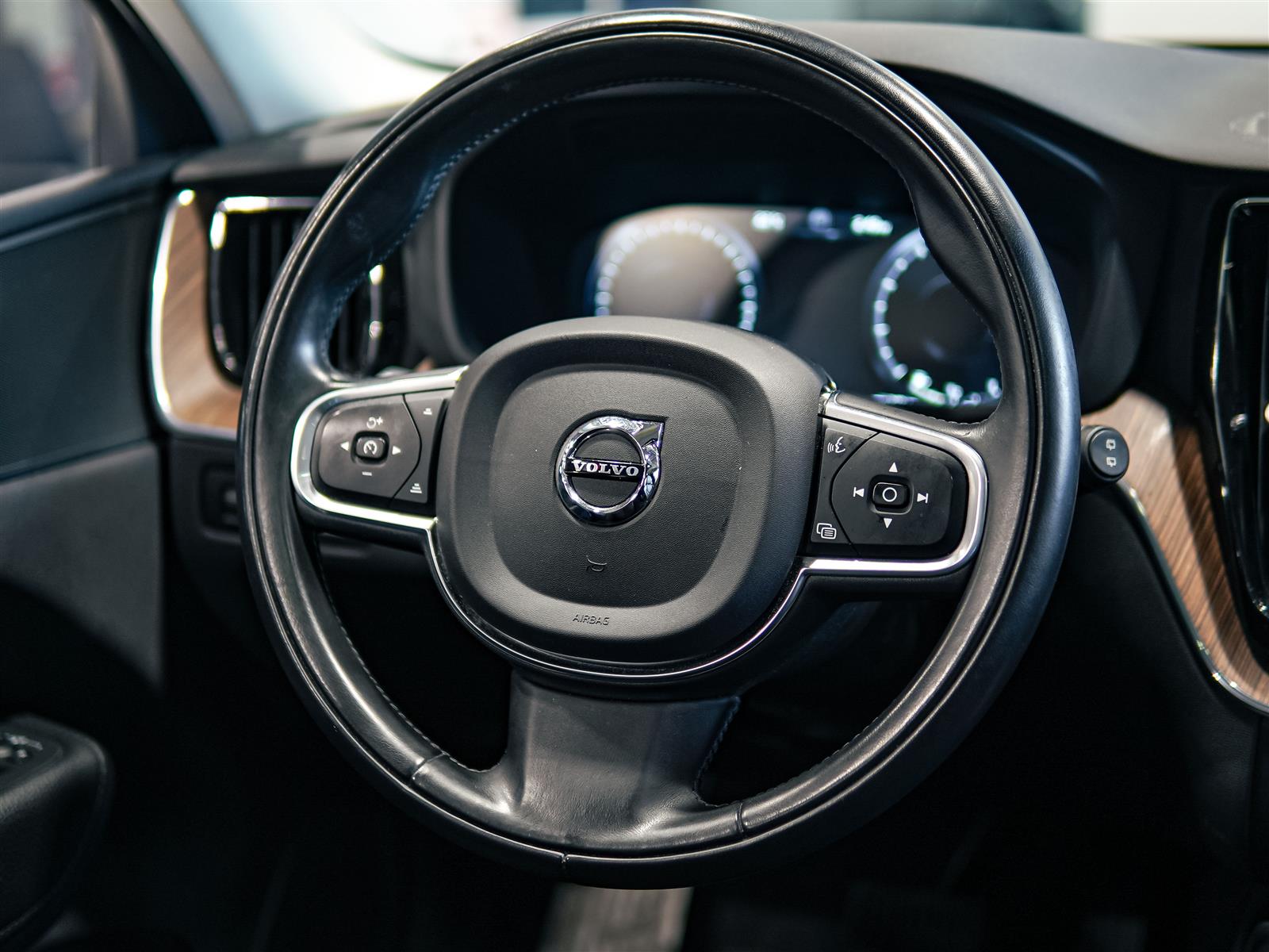used 2021 Volvo XC60 car, priced at $28,763