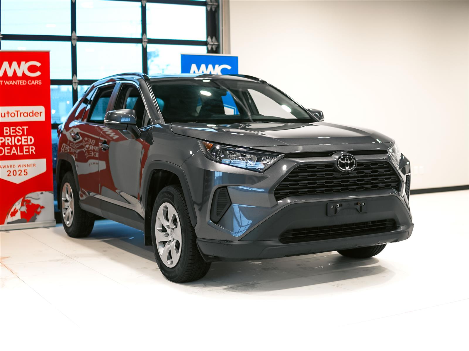 2021 Toyota RAV4 LE AWD photo 4