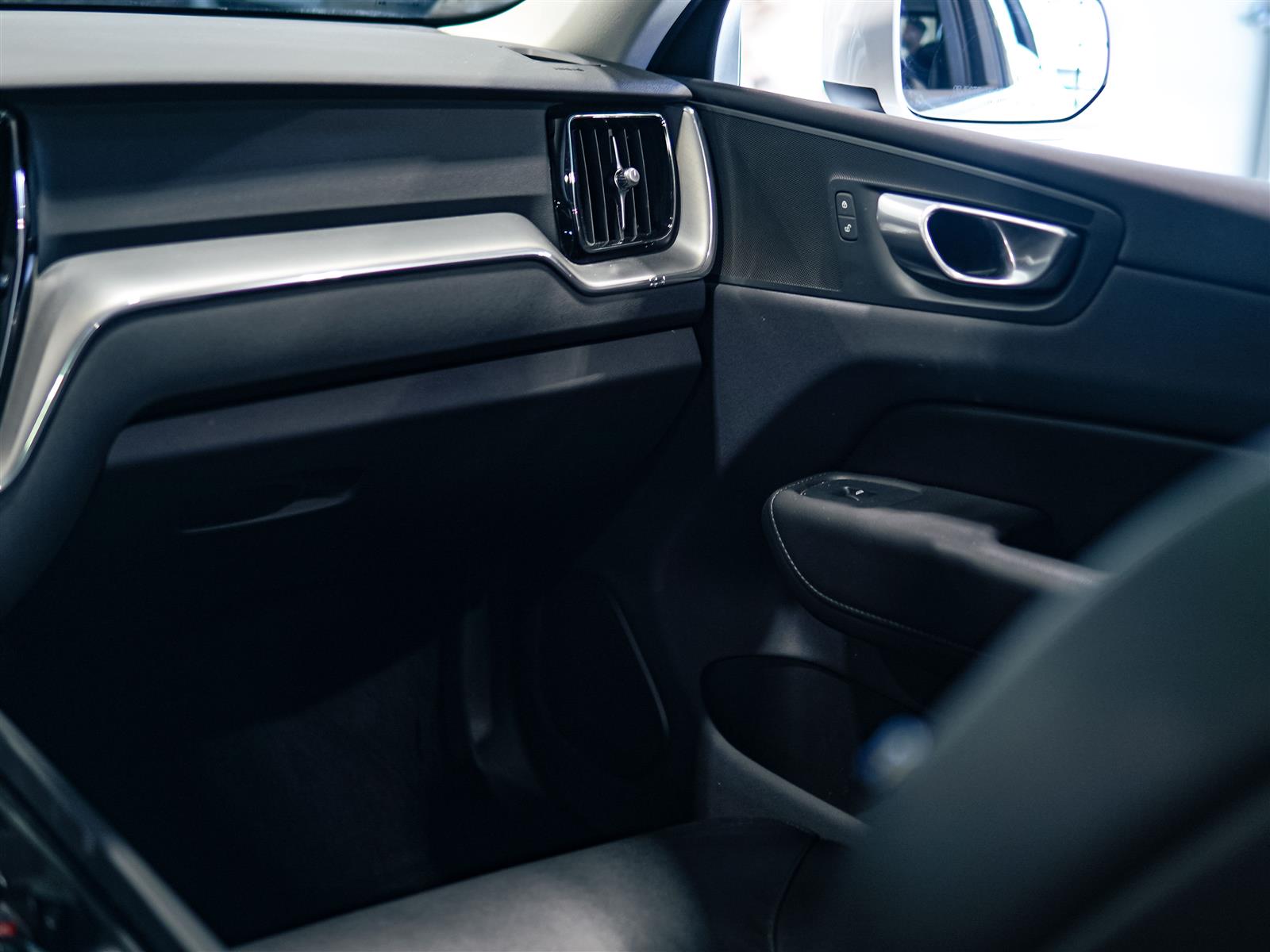used 2023 Volvo XC60 car, priced at $35,494