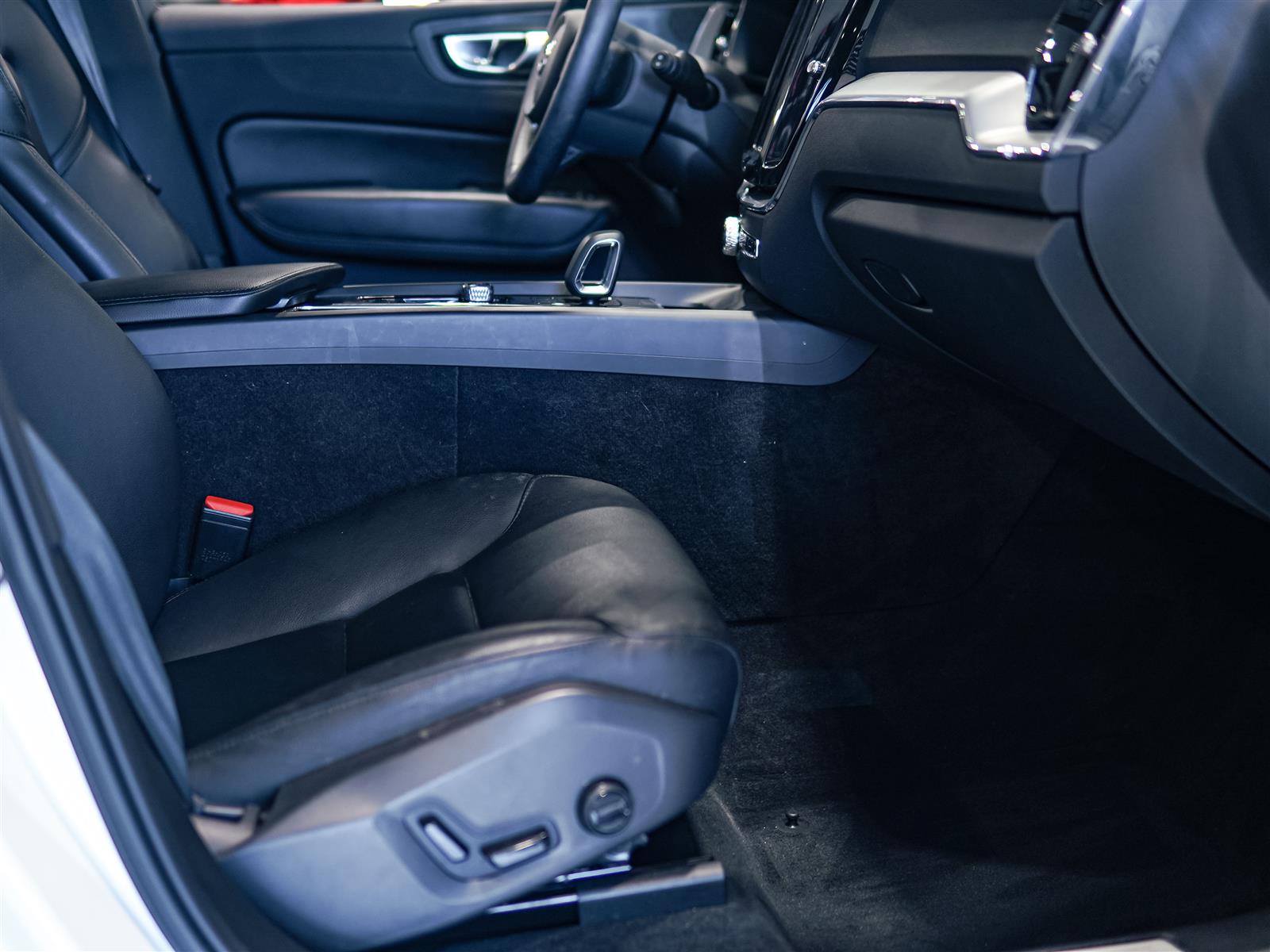 used 2023 Volvo XC60 car, priced at $35,494