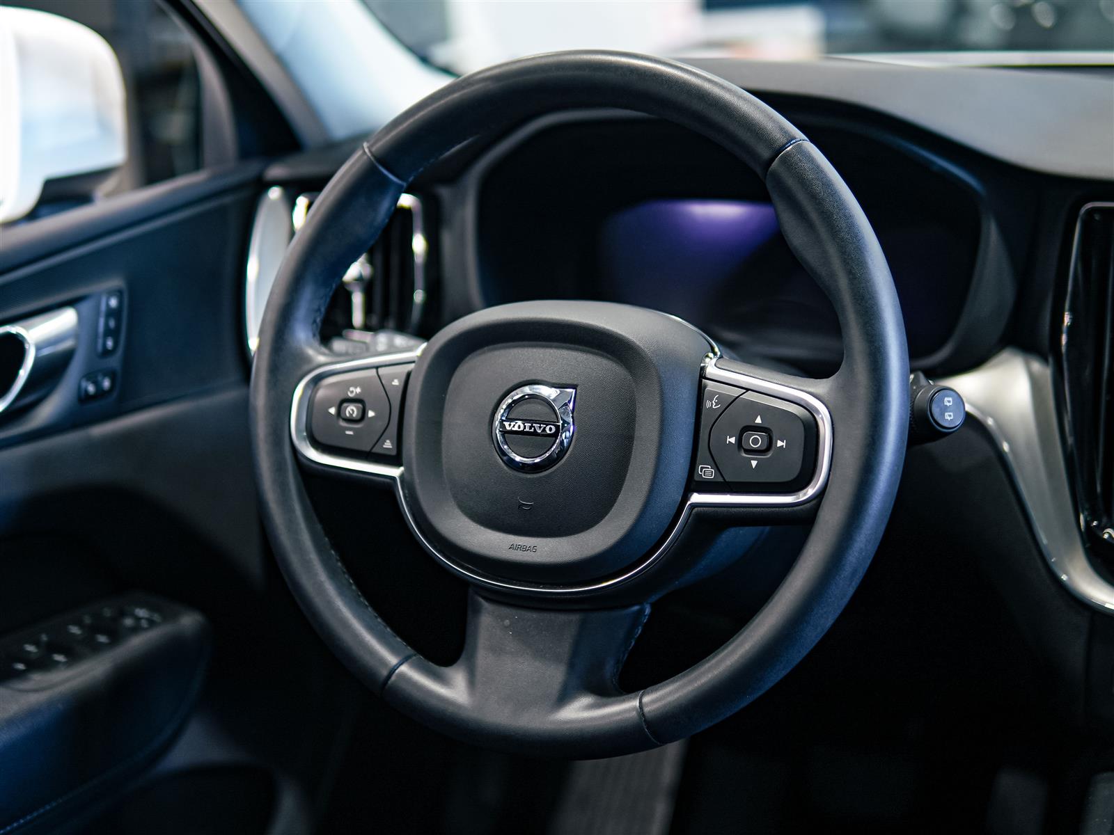 used 2023 Volvo XC60 car, priced at $35,494