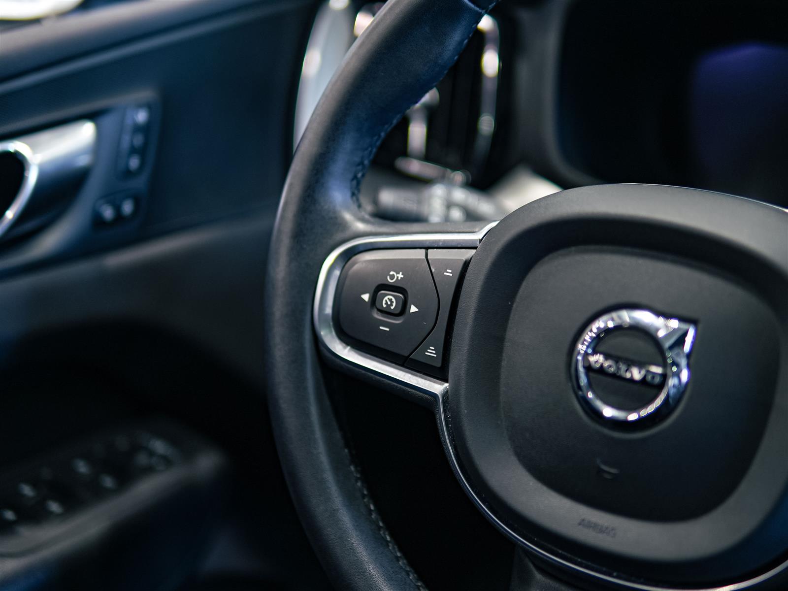 used 2023 Volvo XC60 car, priced at $35,494
