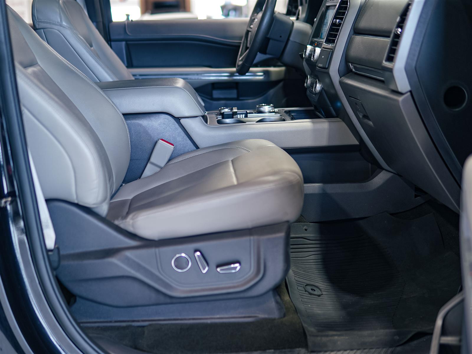 used 2019 Ford Expedition car, priced at $33,886