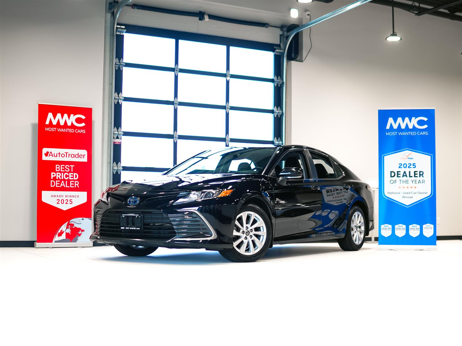 Black 2023 Toyota Camry Hybrid Sedan Front-Wheel Drive Automatic