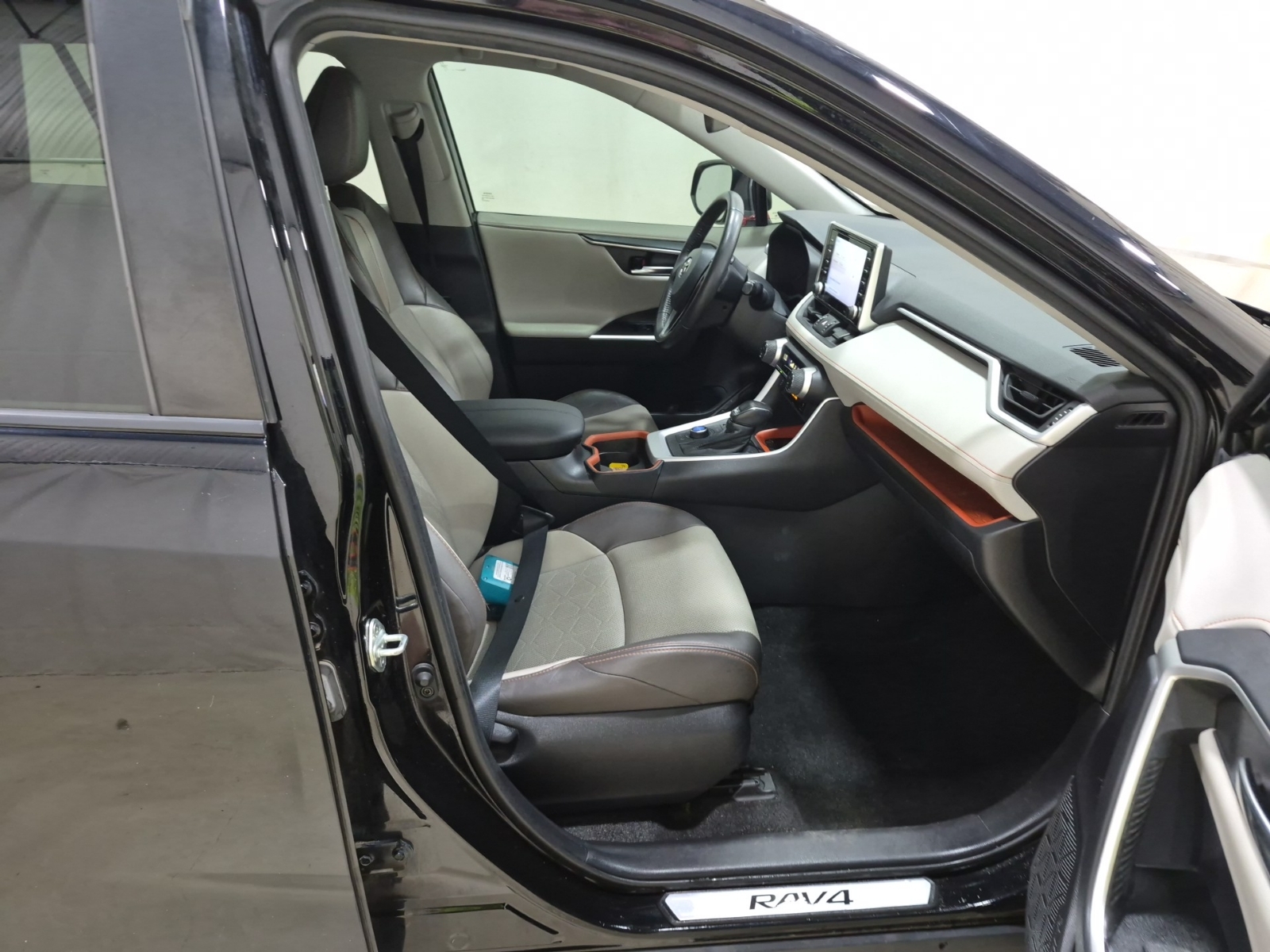 used 2020 Toyota RAV4 car, priced at $31,962