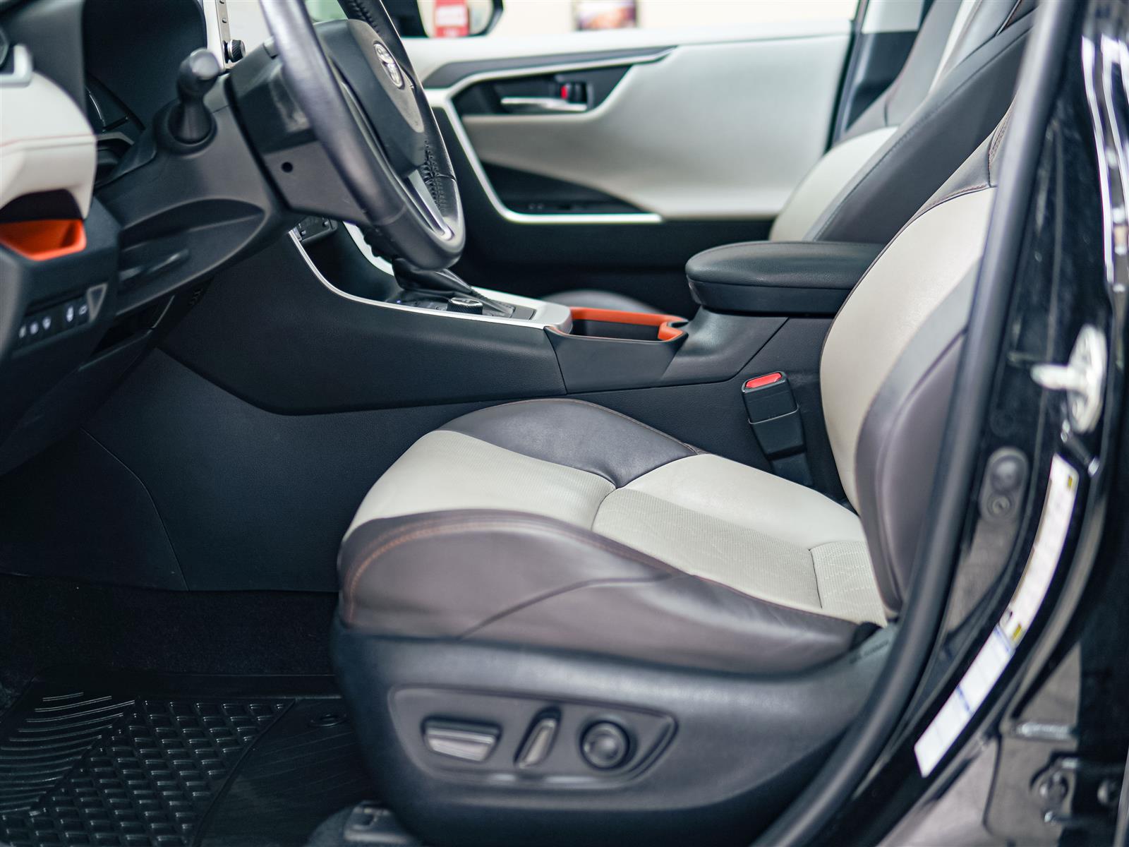 used 2020 Toyota RAV4 car, priced at $31,752