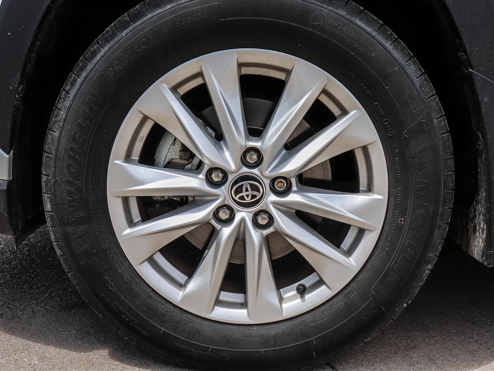 Toyota COROLLA CROSS LE