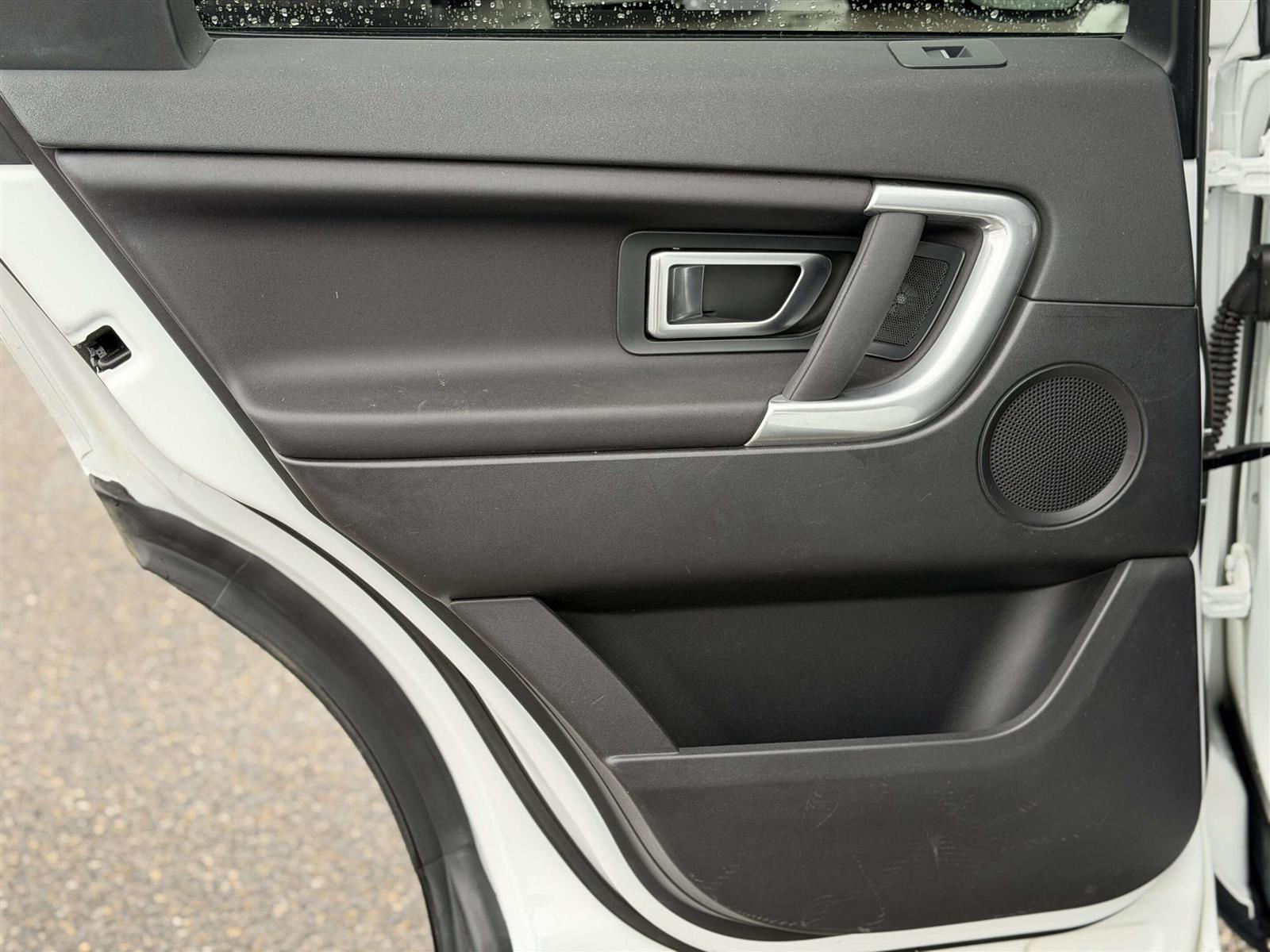 2019 Land Rover Discovery Sport SE AWD - Thumbnail 24