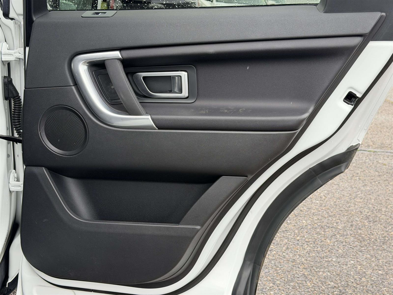2019 Land Rover Discovery Sport SE AWD - Thumbnail 27