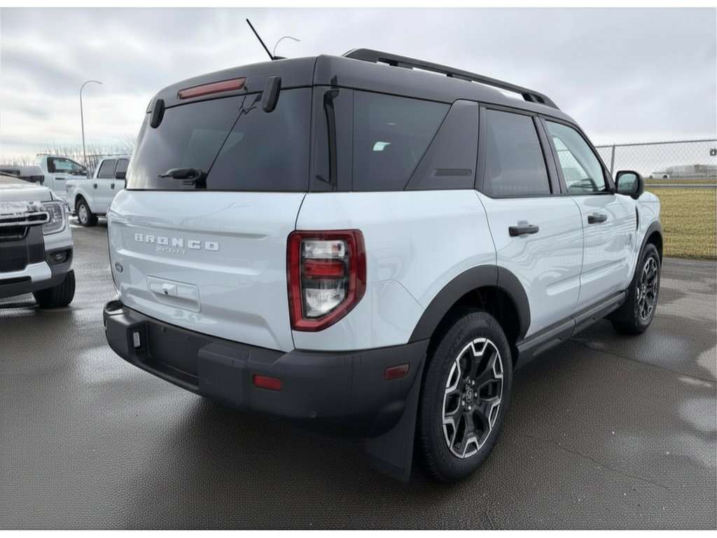 2026 Ford Bronco Sport Outer Banks | 300A: TECH PACKAGE | POWER MOONROOF - Thumbnail 11